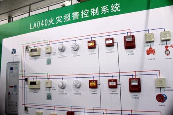 出現(xiàn)火警時(shí)，樓宇控制系統(tǒng)如何快速做出反應(yīng)？